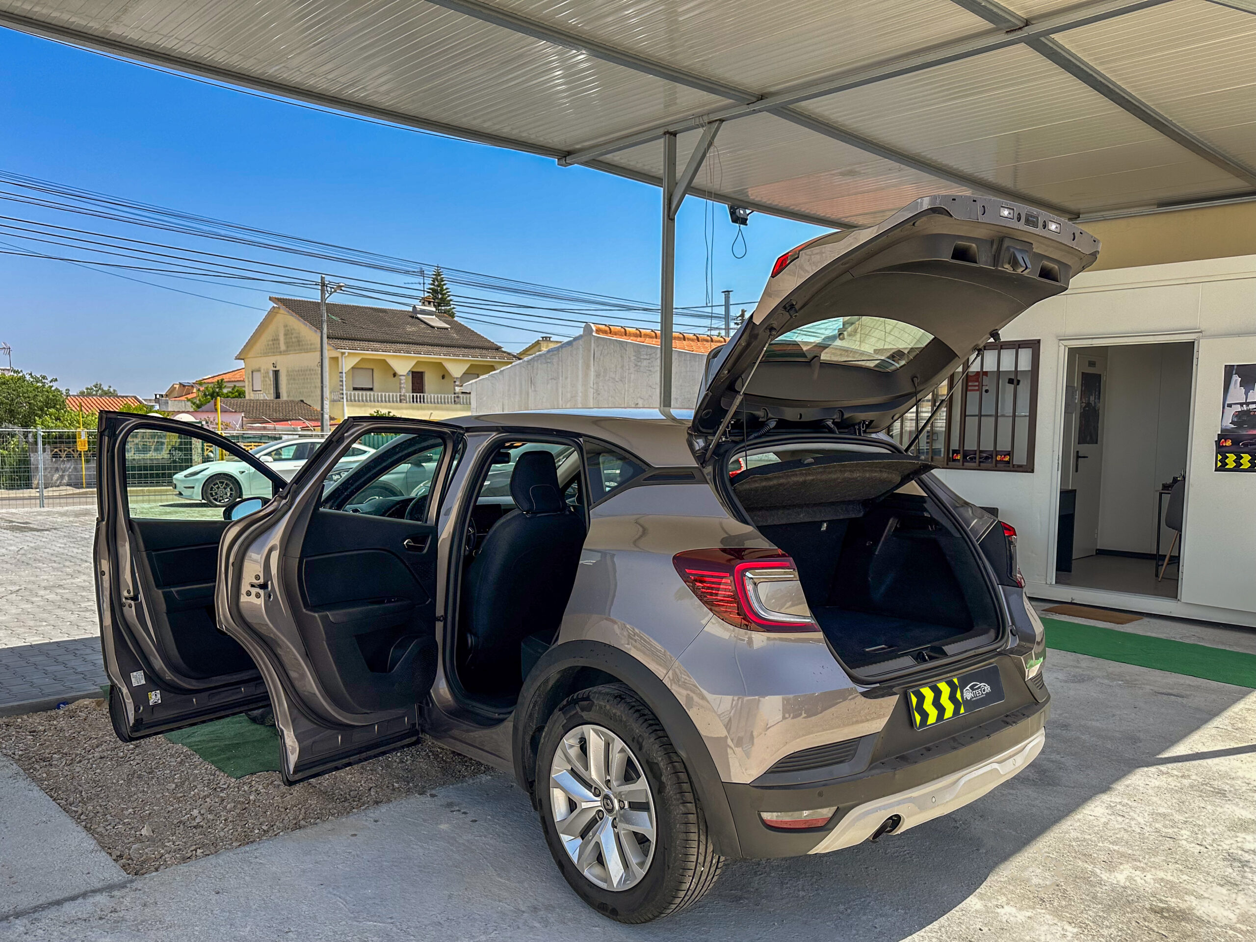 
								Renault Captur full									