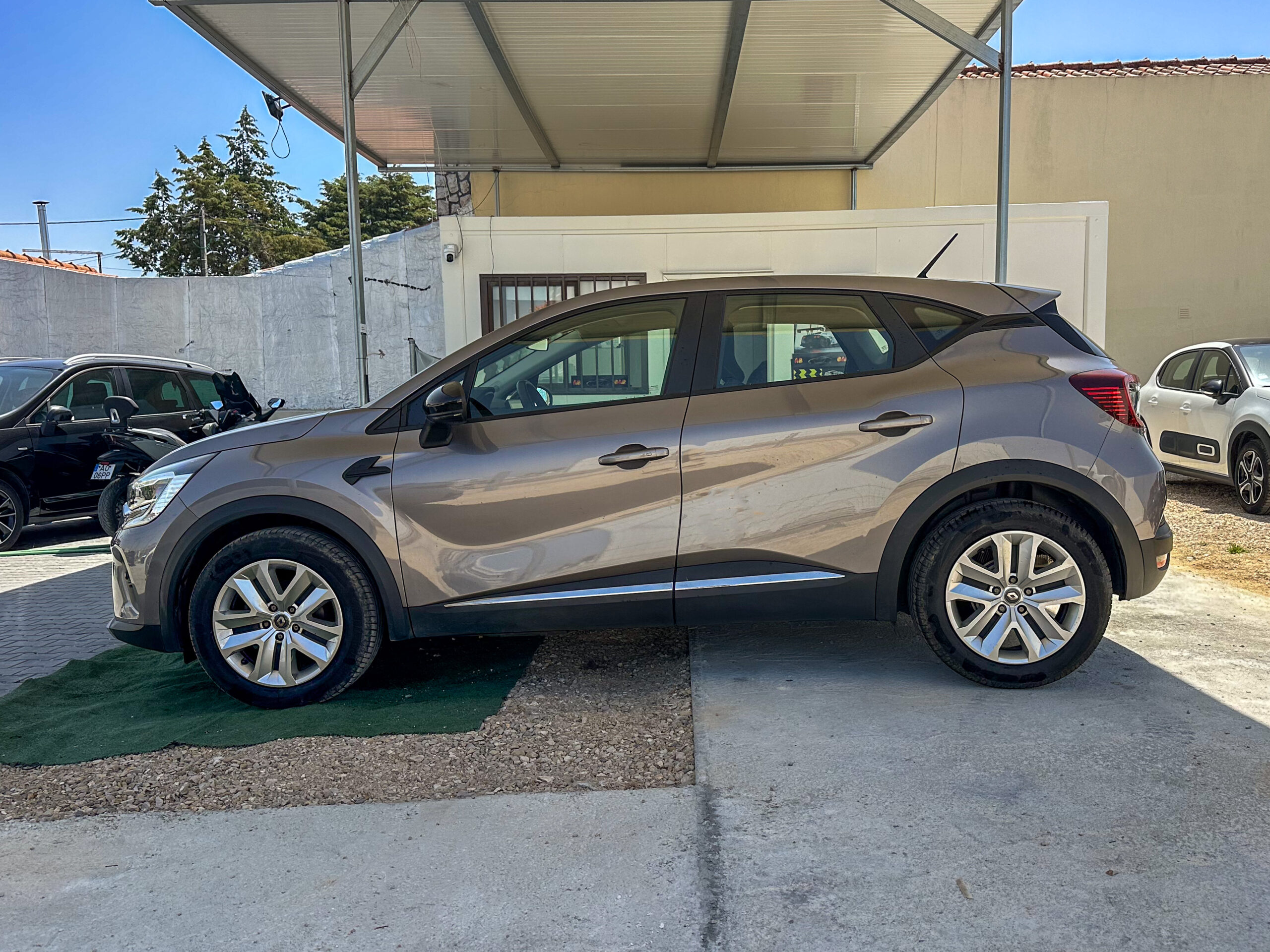 
								Renault Captur full									