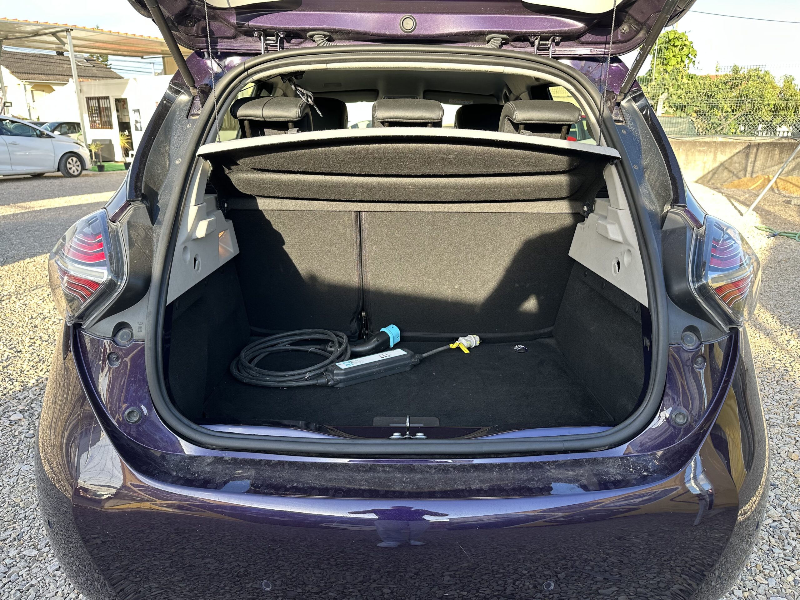 
								Renault Zoe full									
