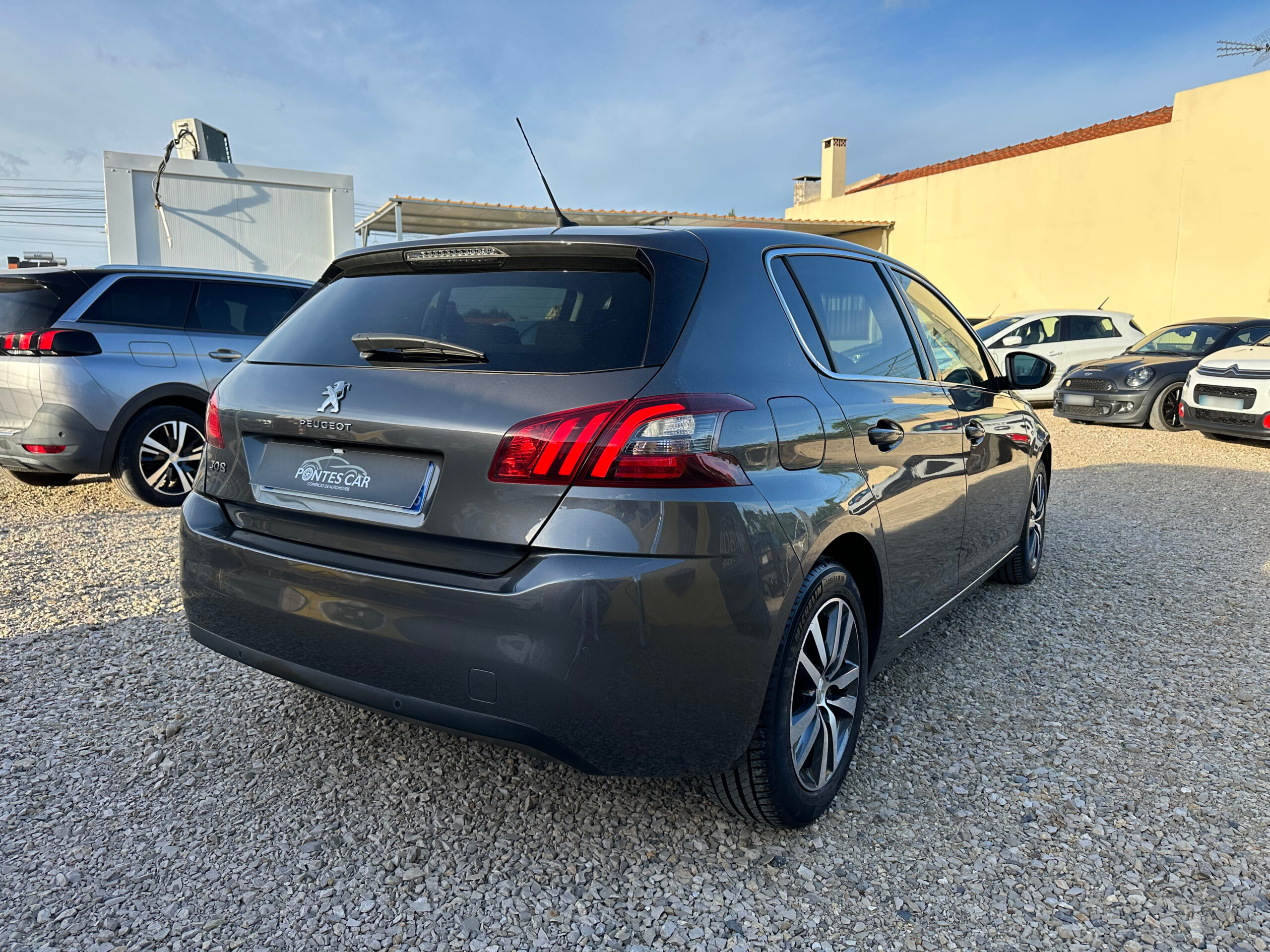 
								Peugeot 308 full									