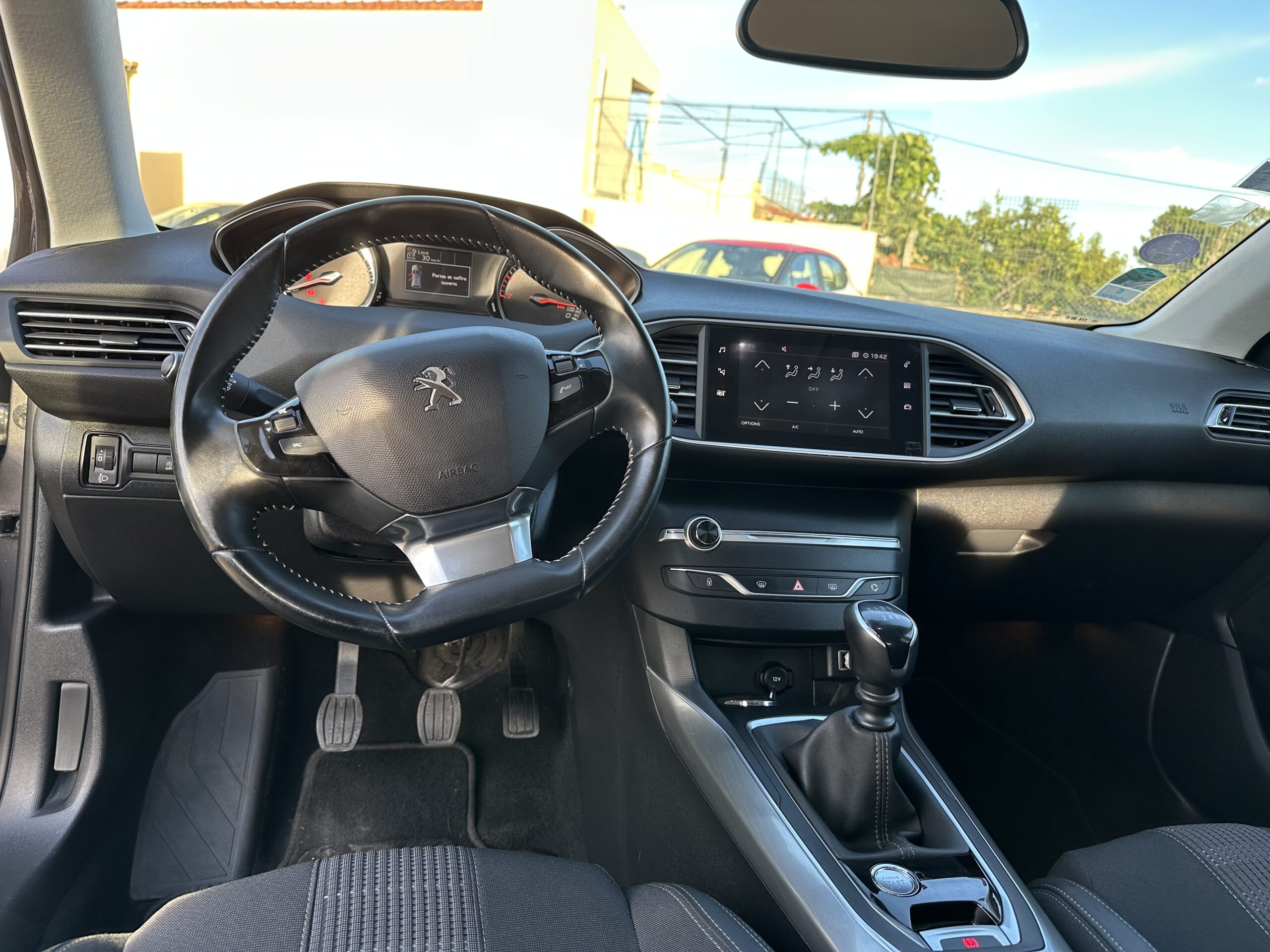 
								Peugeot 308 full									