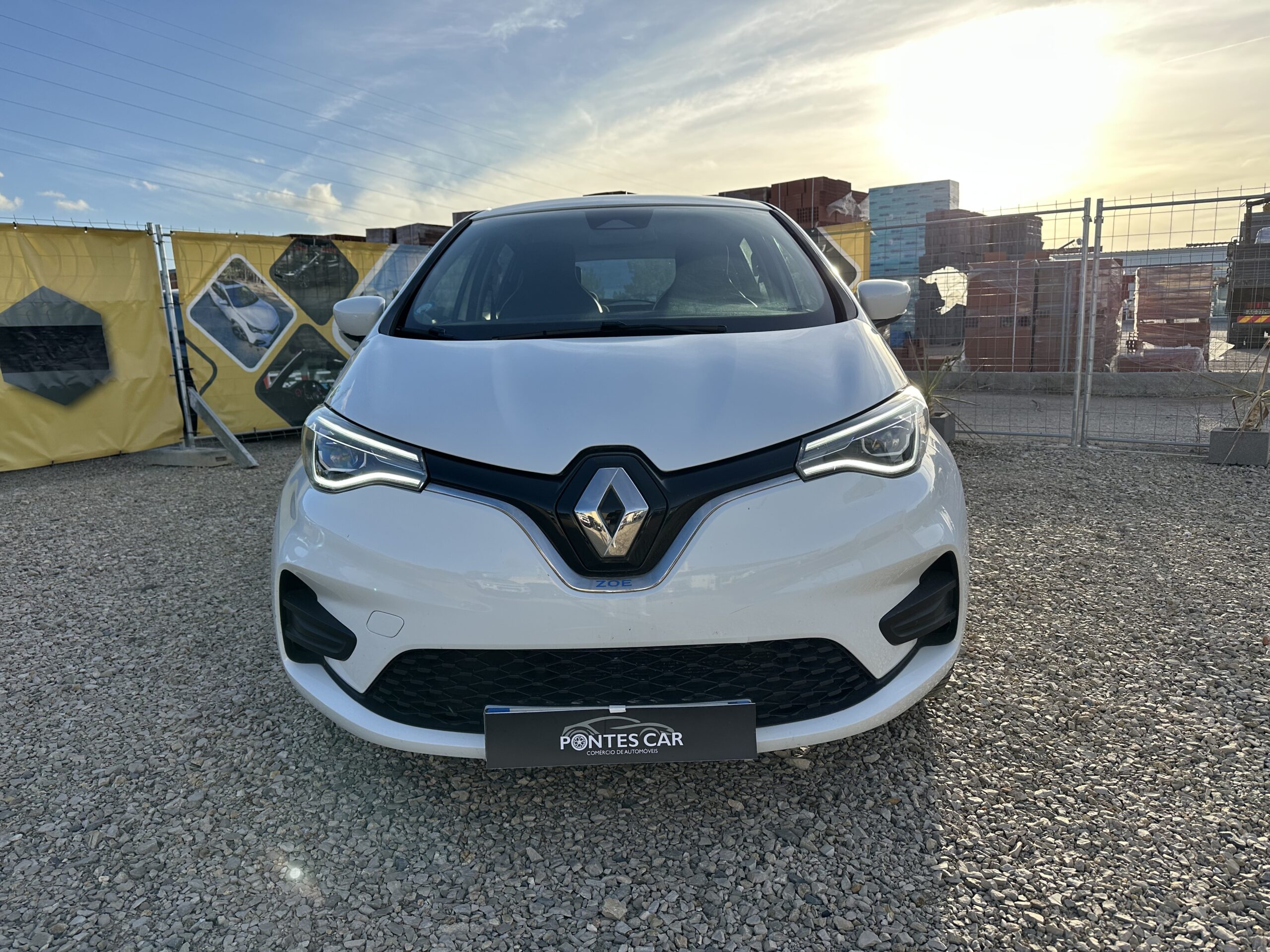 
								Renault Zoe Branco full									
