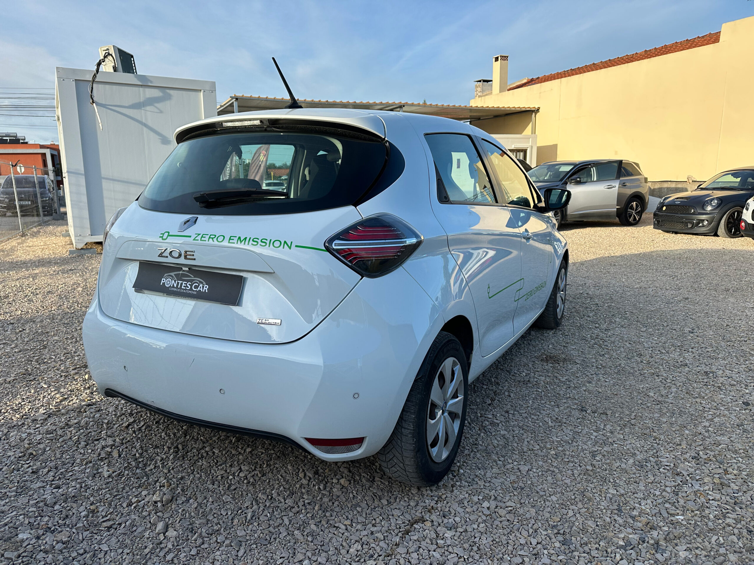 
								Renault Zoe Branco full									