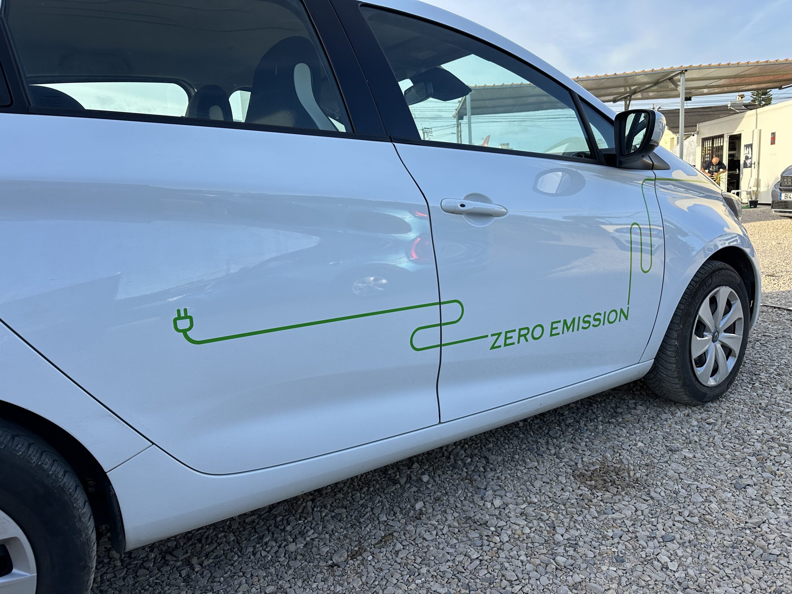 
								Renault Zoe Branco full									