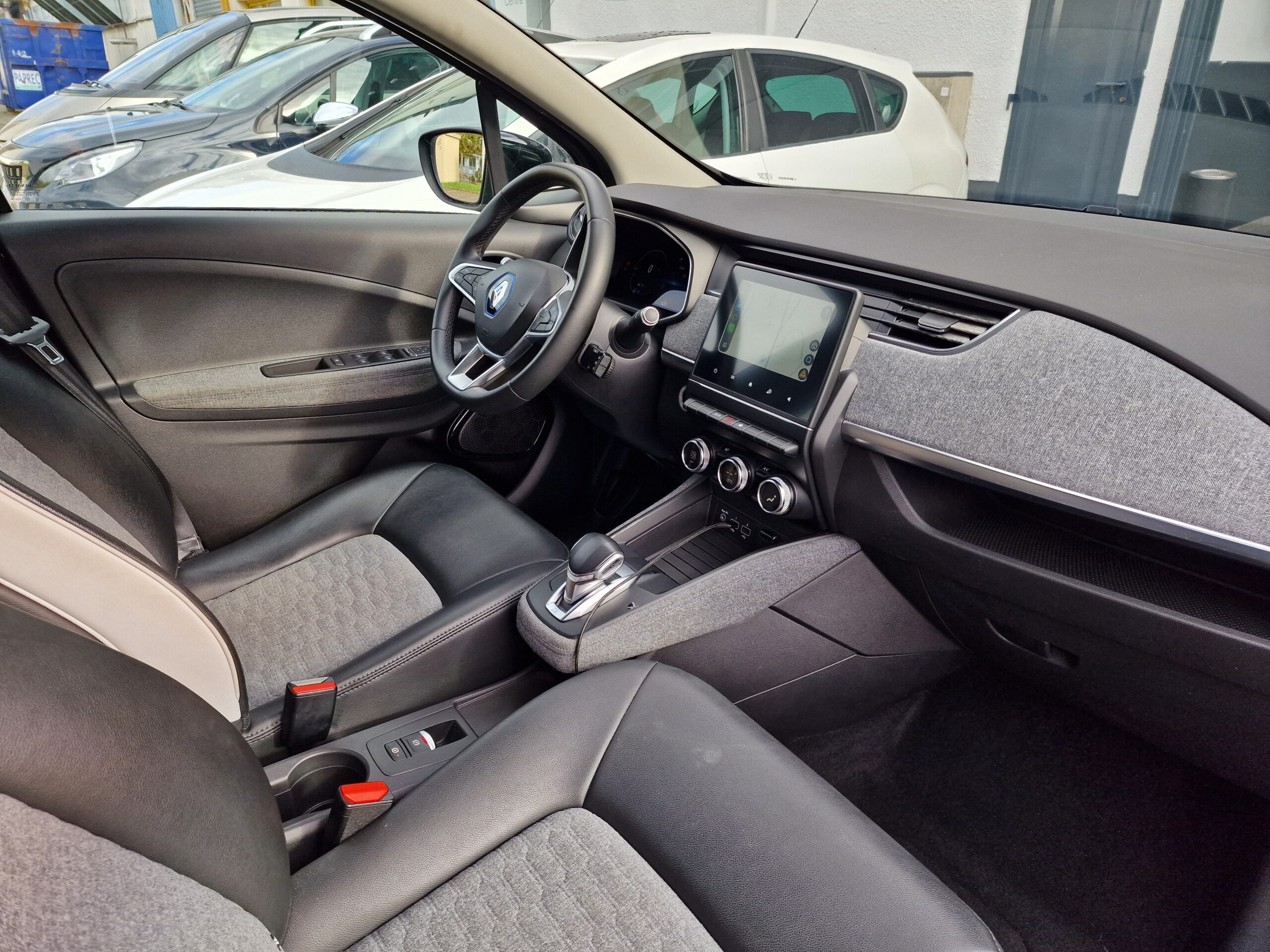 
								Renault Zoe Intense full									