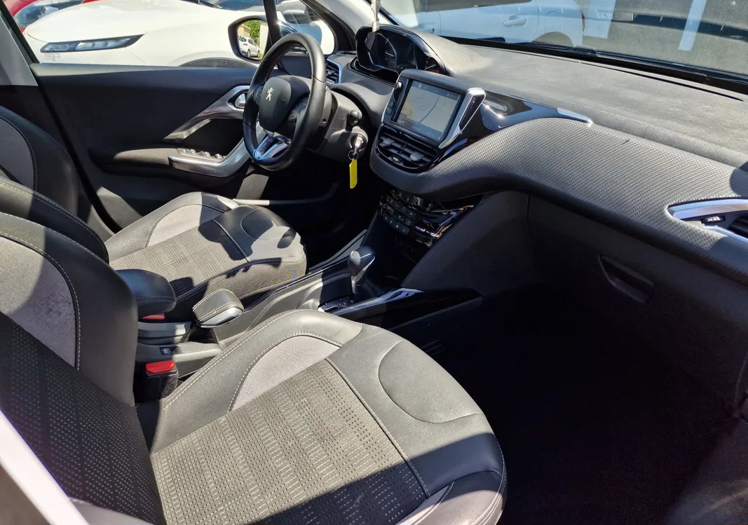 
								Peugeot 2008 Allure full									